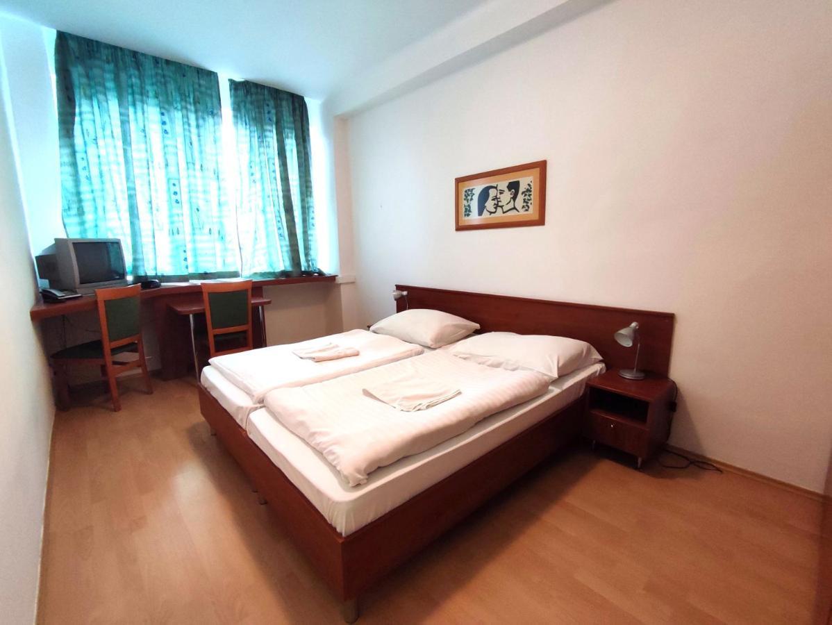 Hotel Jurki Dom Bratislava Extérieur photo
